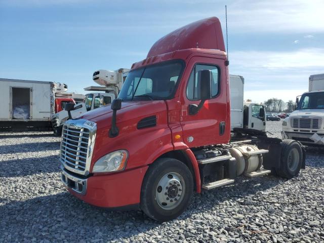 3AKBGADV6GDGW4803 - 2016 FREIGHTLINER CASCADIA 1 RED photo 2