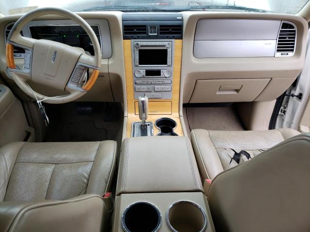 5LMFU28568LJ07065 - 2008 LINCOLN NAVIGATOR 白色 照片 8