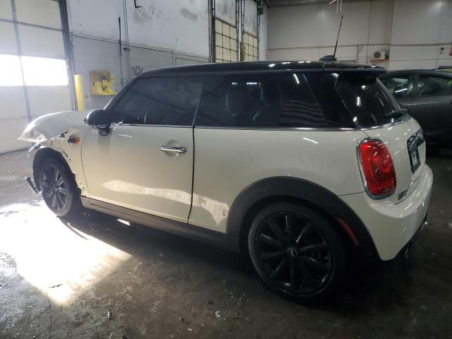 WMWXP5C5XJ2G62978 - 2018 MINI COOPER WHITE photo 2