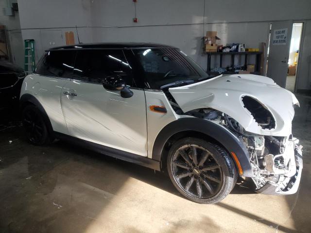 WMWXP5C5XJ2G62978 - 2018 MINI COOPER WHITE photo 4