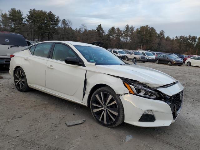 1N4BL4CV7KC201951 - 2019 NISSAN ALTIMA SR WHITE photo 4