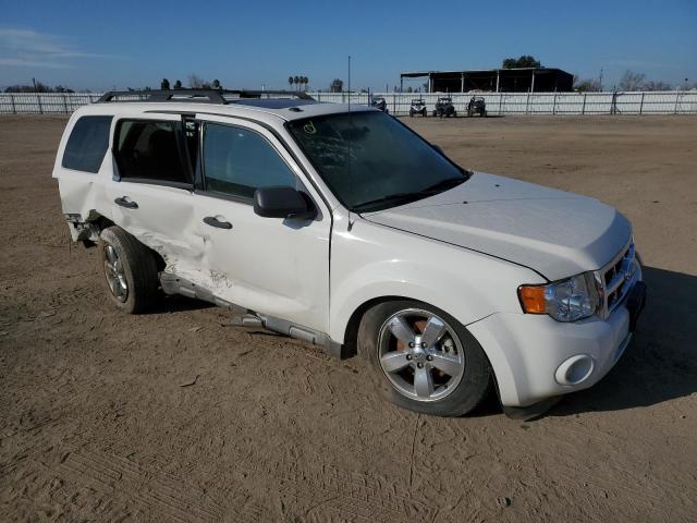 1FMCU0DG5BKB25555 - 2011 FORD ESCAPE XLT WHITE photo 4