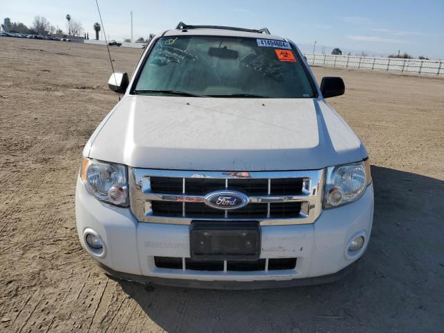 1FMCU0DG5BKB25555 - 2011 FORD ESCAPE XLT WHITE photo 5