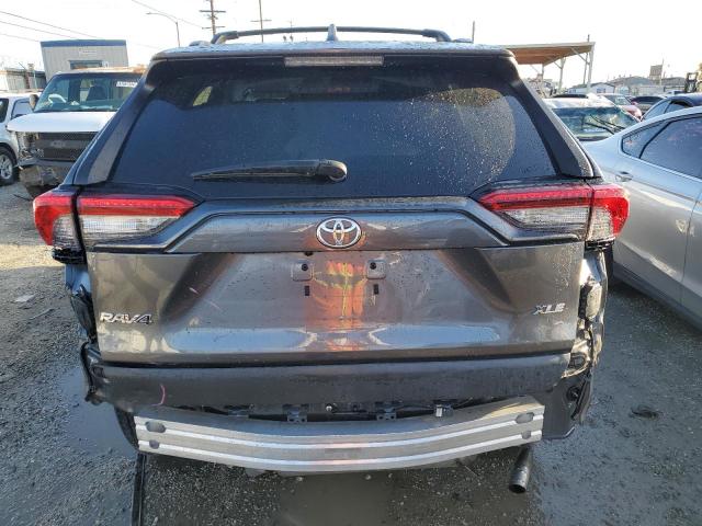 2T3W1RFV1MC121654 - 2021 TOYOTA RAV4 XLE GRAY photo 6