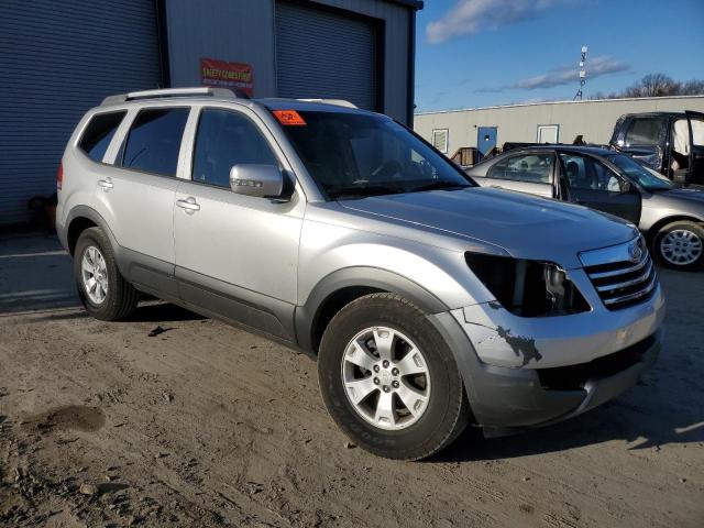 KNDJJ741295013992 - 2009 KIA BORREGO LX SILVER photo 4