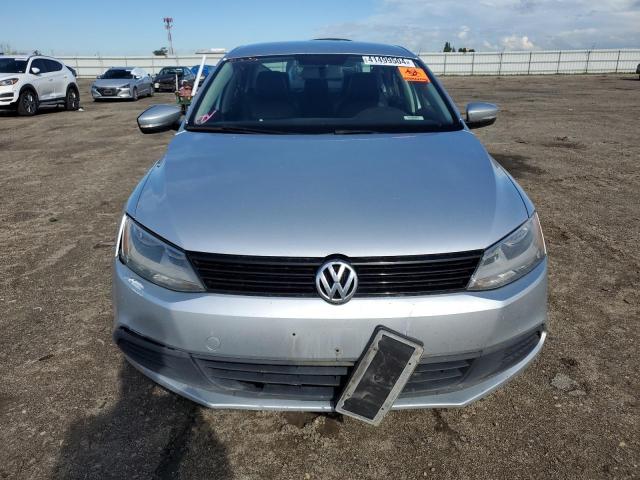 3VWD17AJ2EM295229 - 2014 VOLKSWAGEN JETTA SE SILVER photo 5