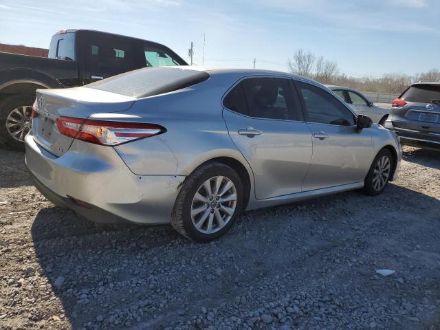 4T1B11HK5JU622651 - 2018 TOYOTA CAMRY L SILVER photo 3