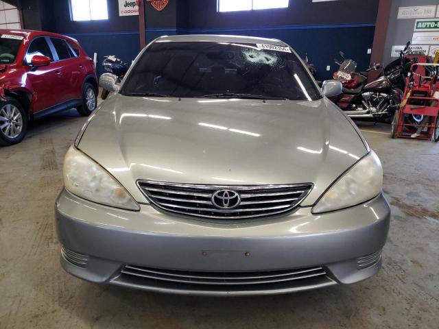 4T1BE32K85U986965 - 2005 TOYOTA CAMRY LE GRAY photo 5