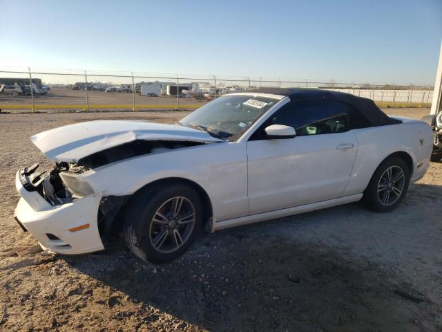 1ZVBP8EM1D5236726 - 2013 FORD MUSTANG WHITE photo 1