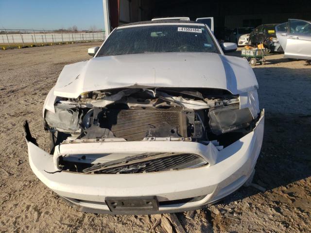 1ZVBP8EM1D5236726 - 2013 FORD MUSTANG WHITE photo 5