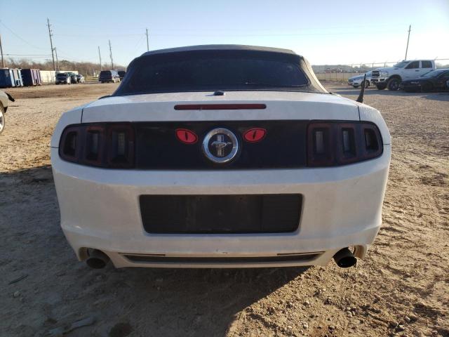 1ZVBP8EM1D5236726 - 2013 FORD MUSTANG WHITE photo 6