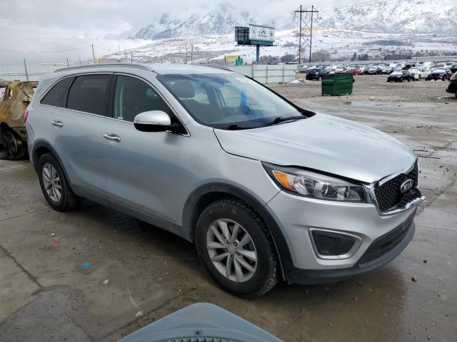 5XYPGDA50HG334935 - 2017 KIA SORENTO LX SILVER photo 4