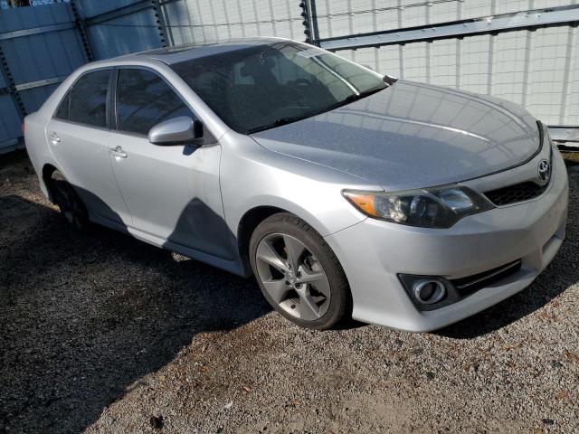 4T1BK1FK7EU547389 - 2014 TOYOTA CAMRY SE GRAY photo 4