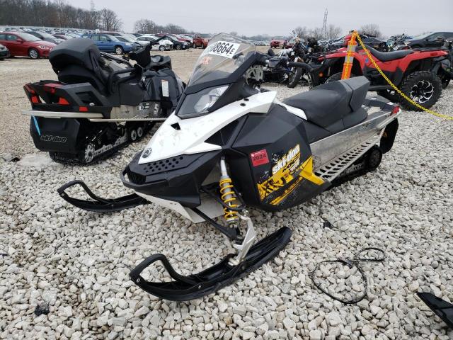 2BPSUEBB6BV000769 - 2011 SKI DOO SNOWMOBLIE TWO TONE photo 2