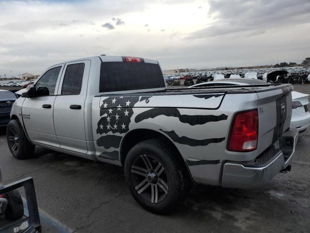 1C6RR6FT5JS105664 - 2018 RAM 1500 ST SILVER photo 2