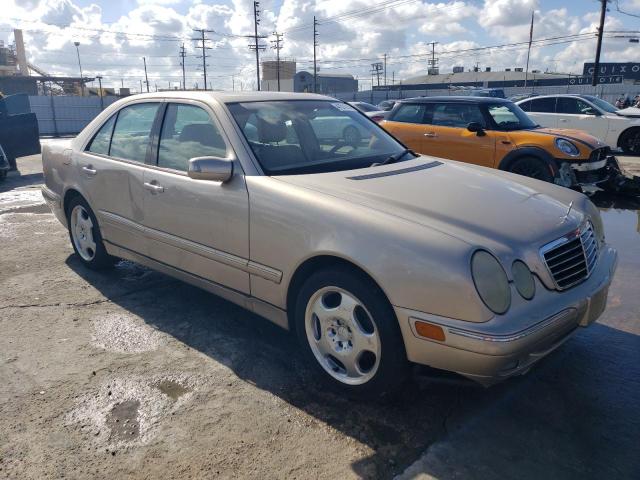 WDBJF70J61X053314 - 2001 MERCEDES-BENZ E 430 TAN photo 4