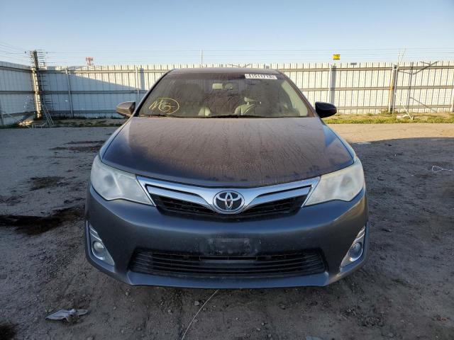 4T1BK1FK7DU525617 - 2013 TOYOTA CAMRY SE/X GRAY photo 5