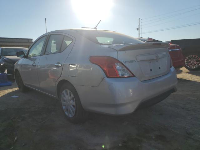 3N1CN7AP1JK430796 - 2018 NISSAN VERSA S GRAY photo 2