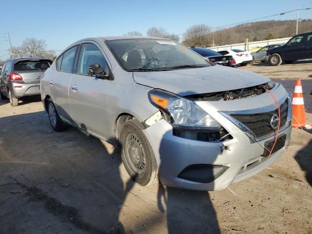 3N1CN7AP1JK430796 - 2018 NISSAN VERSA S GRAY photo 4