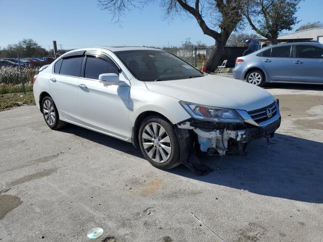 1HGCR3F98FA022293 - 2015 HONDA ACCORD TOURING WHITE photo 4