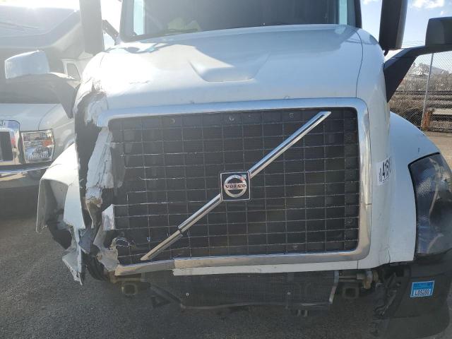 4V4NC9EG8EN159886 - 2014 VOLVO VN VNL WHITE photo 7