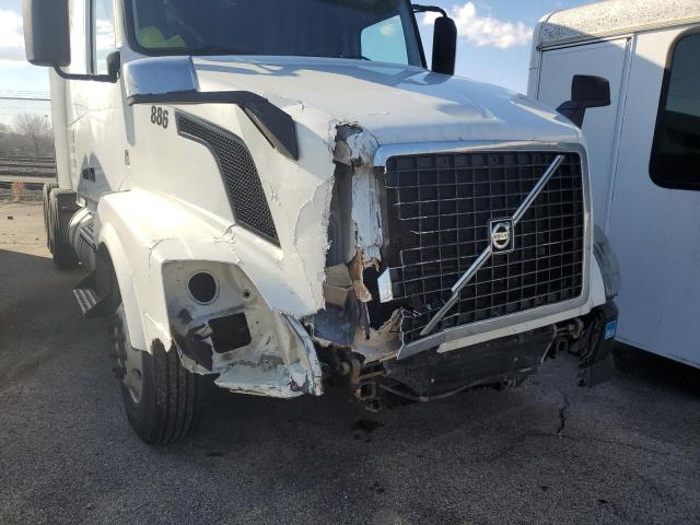 4V4NC9EG8EN159886 - 2014 VOLVO VN VNL WHITE photo 9