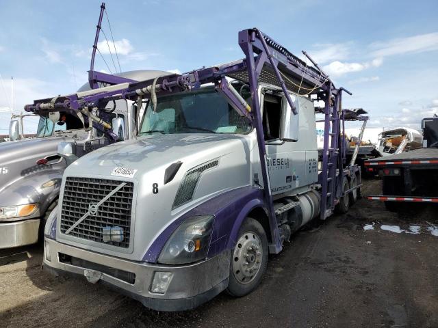 4V4NC9EH1GN952152 - 2016 VOLVO VN VNL TWO TONE photo 2