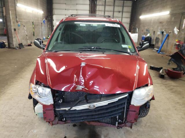 2A4GP54L67R193762 - 2007 CHRYSLER TOWN & COU RED photo 5