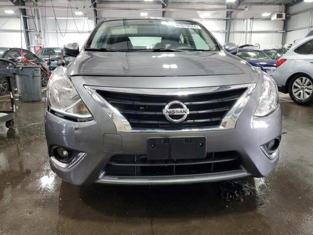 3N1CN7AP1JL865568 - 2018 NISSAN VERSA S GRAY photo 5