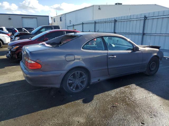 WDBLJ65G92T111102 - 2002 MERCEDES-BENZ CLK 320 GRAY photo 3