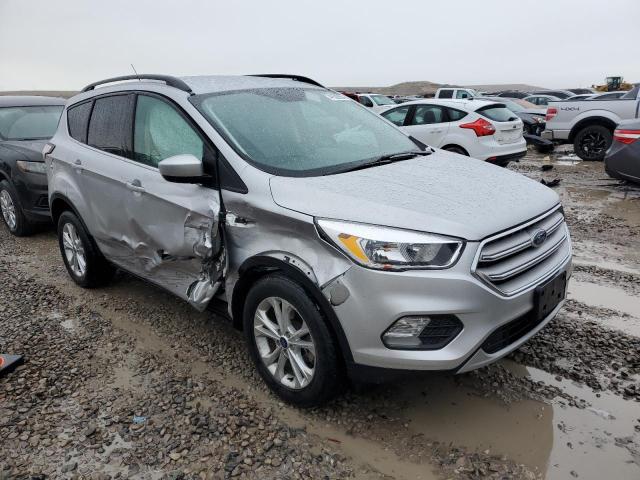 1FMCU9GD5JUC35241 - 2018 FORD ESCAPE SE SILVER photo 4