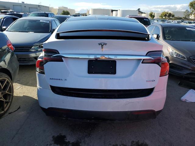 5YJXCAE26JF117431 - 2018 TESLA MODEL X WHITE photo 6