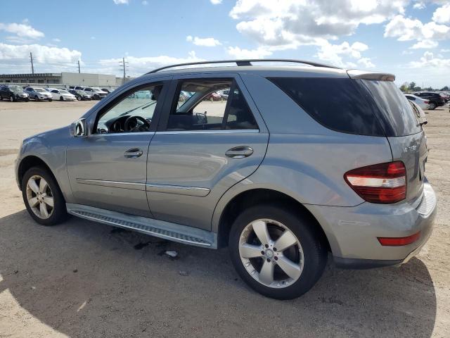 4JGBB8GB6BA725202 - 2011 MERCEDES-BENZ ML 350 4MATIC SILVER photo 2