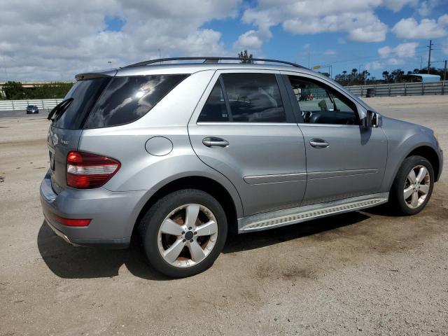 4JGBB8GB6BA725202 - 2011 MERCEDES-BENZ ML 350 4MATIC SILVER photo 3