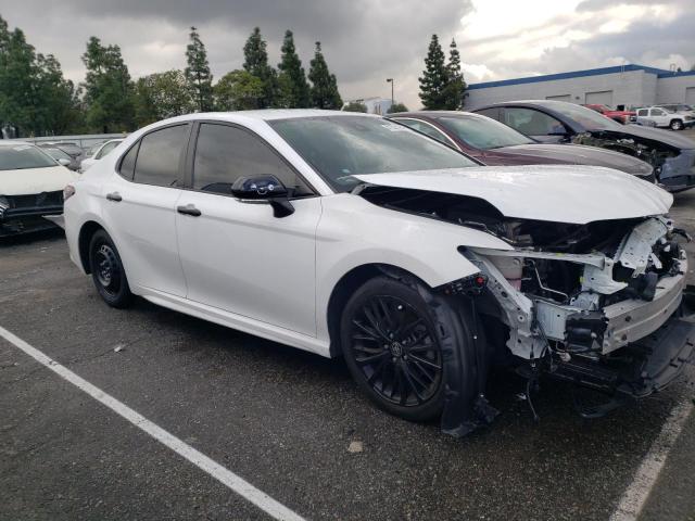 4T1T11BK9MU041882 - 2021 TOYOTA CAMRY SE WHITE photo 4