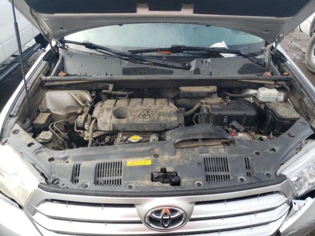 5TDZA3EH6BS007667 - 2011 TOYOTA HIGHLANDER BASE SILVER photo 12