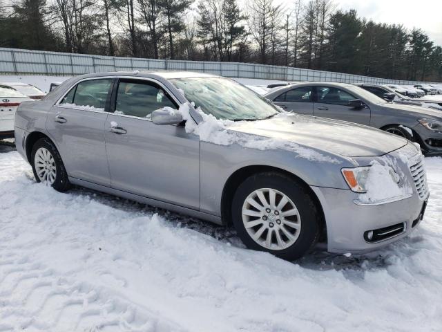2C3CCAAGXDH735922 - 2013 CHRYSLER 300 SILVER photo 4