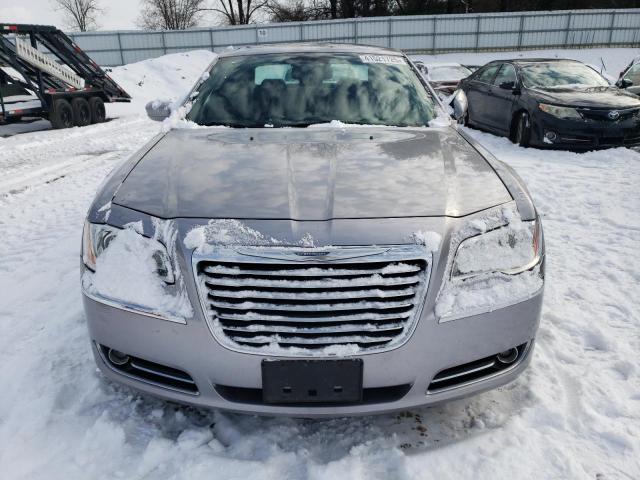 2C3CCAAGXDH735922 - 2013 CHRYSLER 300 SILVER photo 5