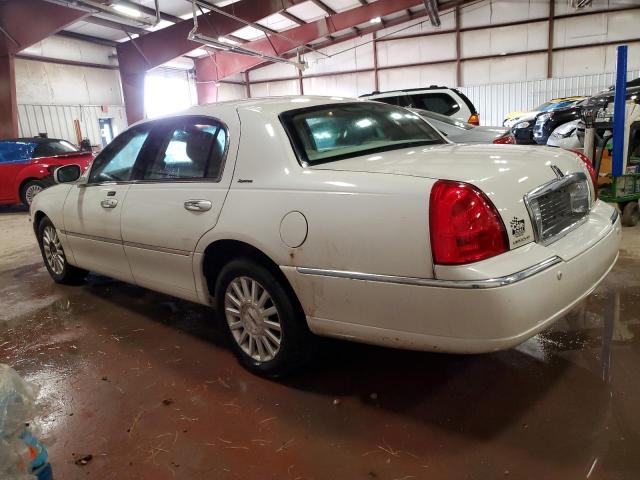 1LNHM81W84Y674277 - 2004 LINCOLN TOWN CAR EXECUTIVE WHITE photo 2