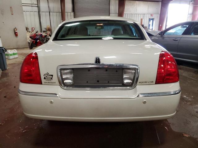 1LNHM81W84Y674277 - 2004 LINCOLN TOWN CAR EXECUTIVE WHITE photo 6