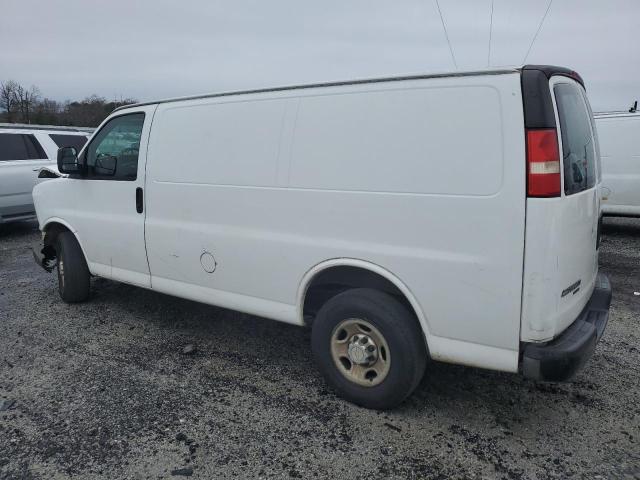 1GCWGFCA2D1137101 - 2013 CHEVROLET EXPRESS G2 WHITE photo 2