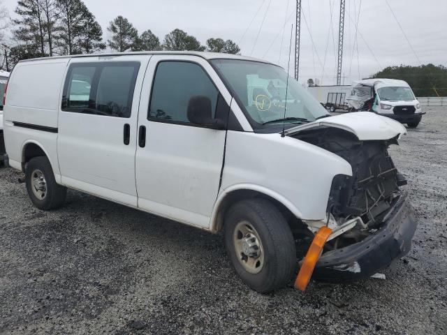 1GCWGFCA2D1137101 - 2013 CHEVROLET EXPRESS G2 WHITE photo 4