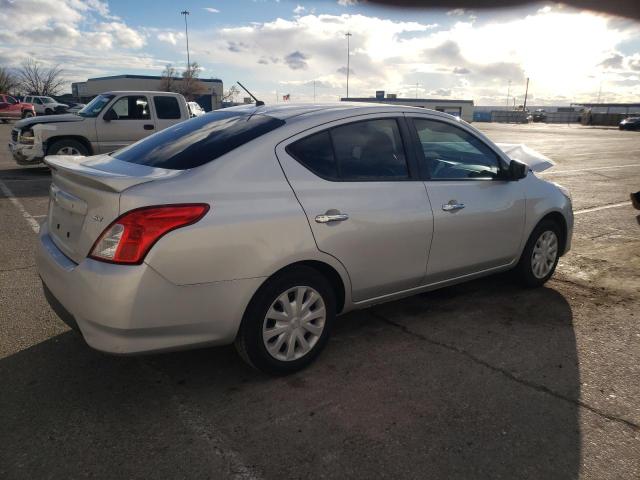 3N1CN7APXJK439044 - 2018 NISSAN VERSA S SILVER photo 3