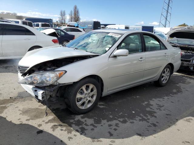 4T1BE30K05U582979 - 2005 TOYOTA CAMRY LE SILVER photo 1