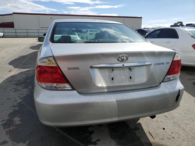 4T1BE30K05U582979 - 2005 TOYOTA CAMRY LE SILVER photo 6