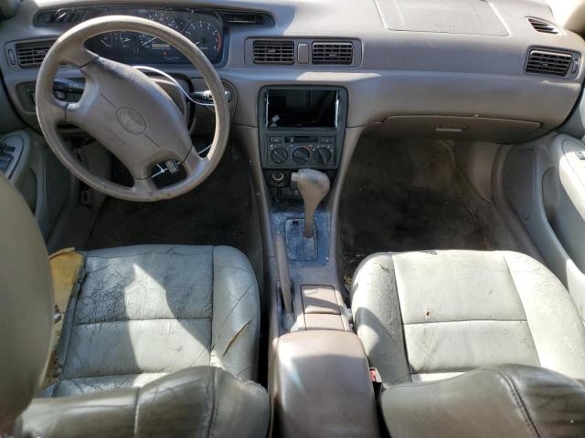 4T1BG22K1WU856726 - 1998 TOYOTA CAMRY CE TAN photo 8