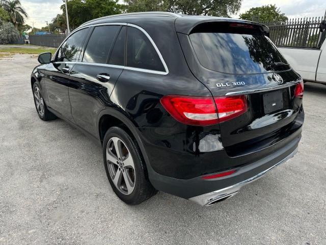 WDC0G4JB6JV017340 - 2018 MERCEDES-BENZ GLC 300 BLACK photo 2