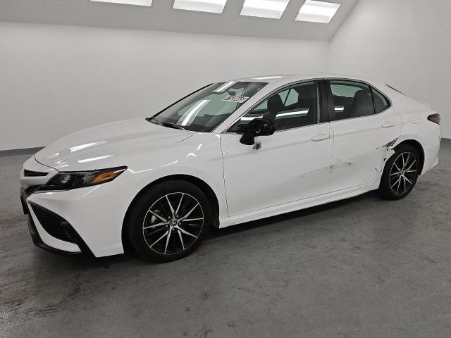 4T1G11AK0RU909228 - 2024 TOYOTA CAMRY SE NIGHT SHADE WHITE photo 1