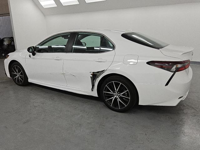 4T1G11AK0RU909228 - 2024 TOYOTA CAMRY SE NIGHT SHADE WHITE photo 2