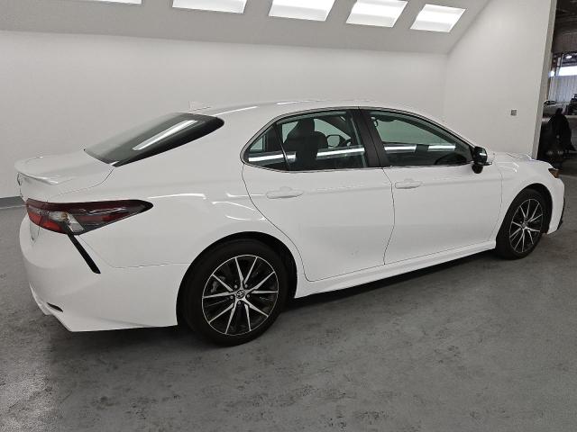 4T1G11AK0RU909228 - 2024 TOYOTA CAMRY SE NIGHT SHADE WHITE photo 3